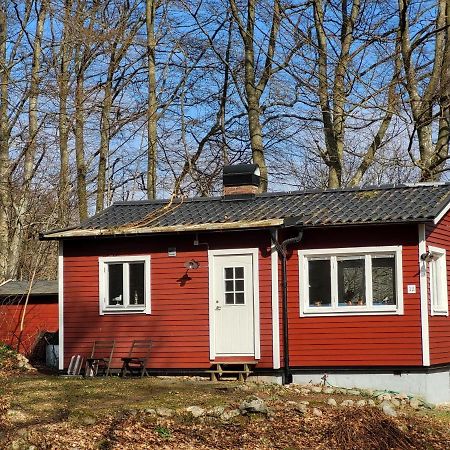 Totalrenoverad Liten StugaTjornarp エクステリア 写真