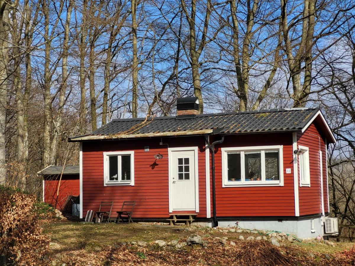 Totalrenoverad Liten StugaTjornarp エクステリア 写真